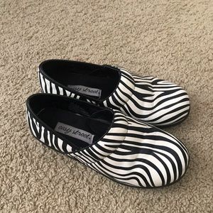 Size 6 women’s zebra shoes